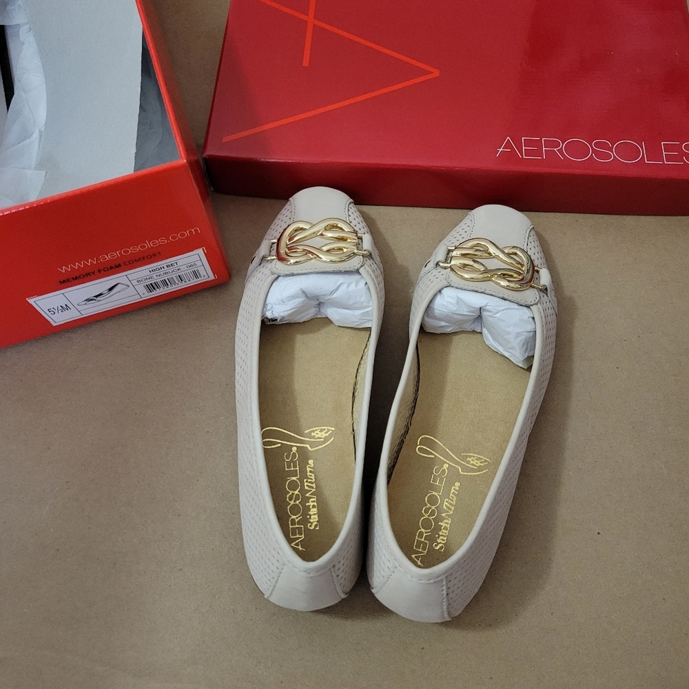 Aerosoles shoe memory foam comfort size 5.5 bone color